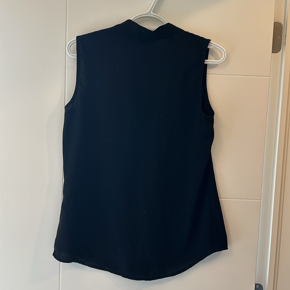 Black sleeveless blouse from LeChateau - Picture 2 of 4